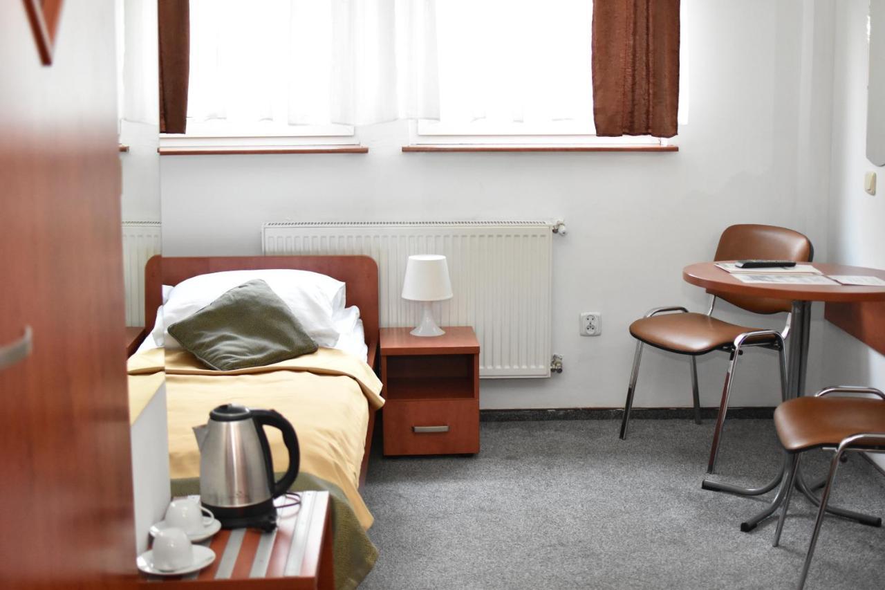 Hotel Dabrowiak Dąbrowa Górnicza エクステリア 写真